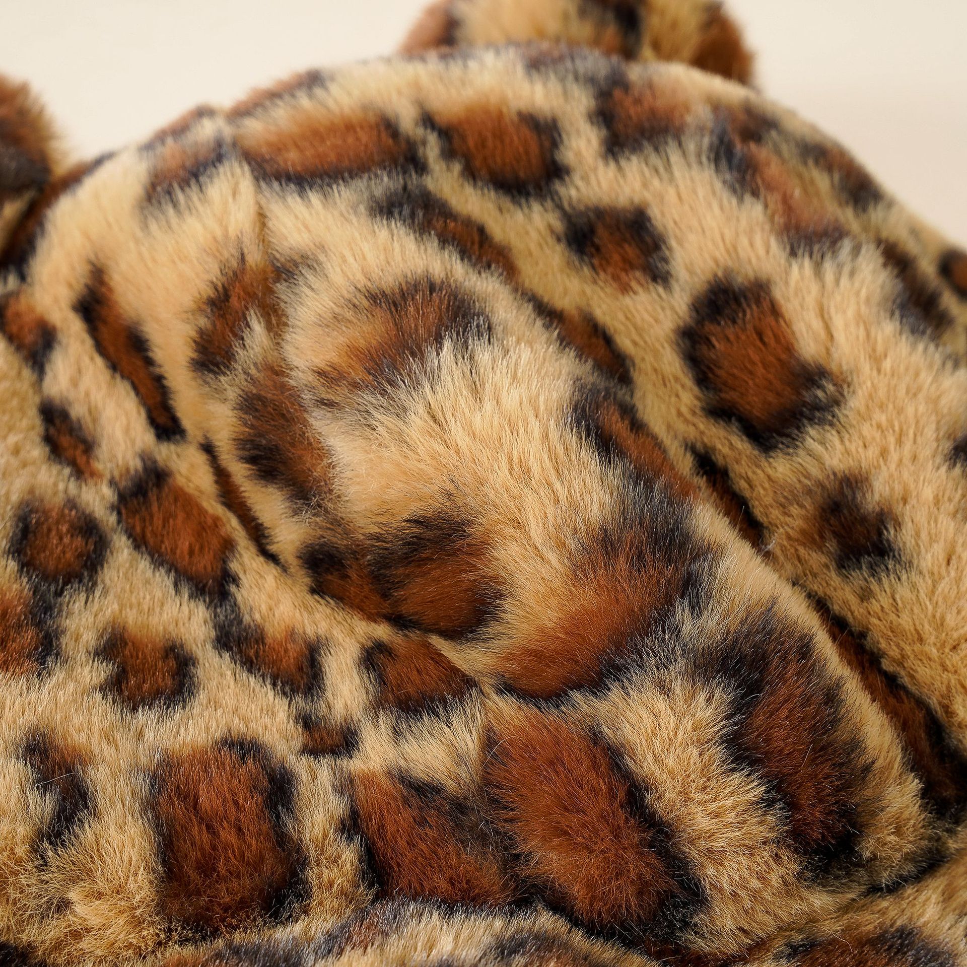 Japonés Otoño e Invierno lindo leopardo oso oído bola de peluche pescador sombrero caliente engrosada cuenca sombrero protección del oído sombrero de dibujos animados
