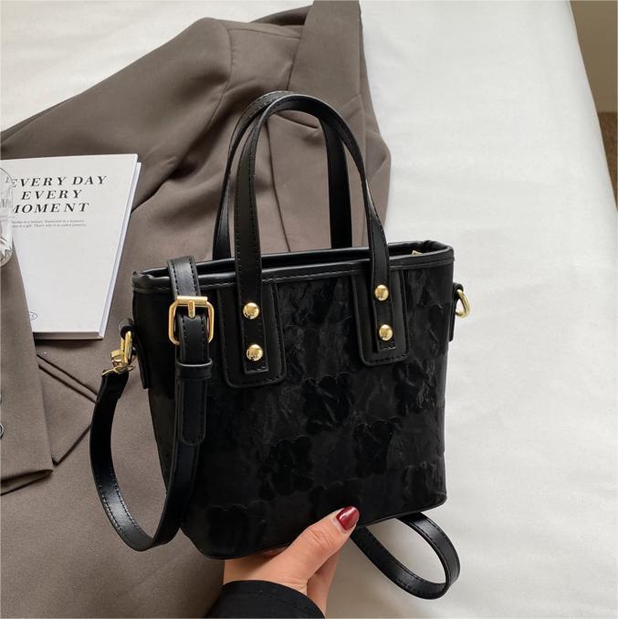 Bolsa de cubo de mano de moda coreana para mujeres primavera y verano 2024 nuevo nicho casual de moda universal mochila de hombro