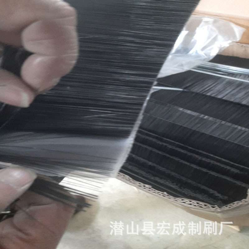供应阻燃防水密封毛刷  加塑料膜挡水刷  夹皮条刷 防静电刷条