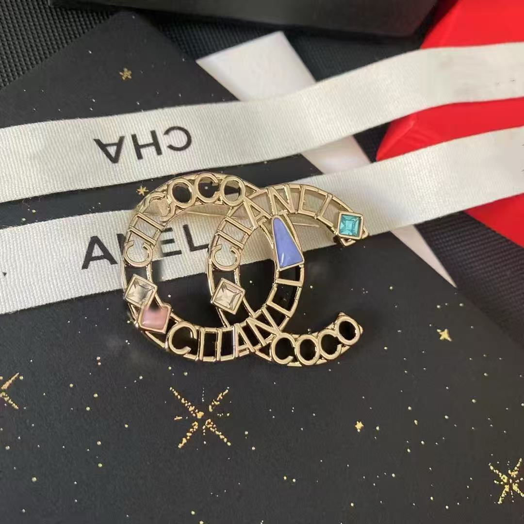 Classic Chanel-Style High-End Gold-Plated Brooch, Fashionable Retro Star Ocean Personality Trend, Sweet and Cool Heart Design