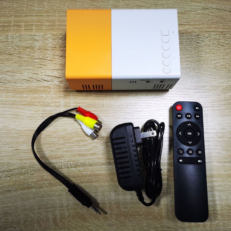 人気商品 YG300 黄白ミニプロジェクター ポータブル 子供用 家庭用 高画質 便利プロジェクター|undefined