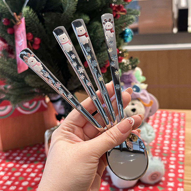 Cuchara de acero inoxidable estilo coreano con reno grabado_voghion.com