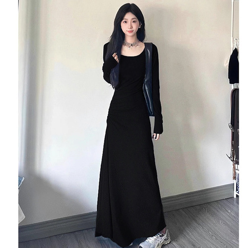 Elegant French-style fitted long-sleeve layered dress for women—2025 autumn collection, waist-defined and slimming, below-the-knee base layer.