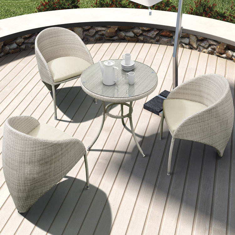 Three-piece outdoor wicker chair set: wicker table and chairs for outdoor use, featuring an umbrella-compatible design&mdash;perfect for relaxing on balconies, in courtyards, or under the open sky.