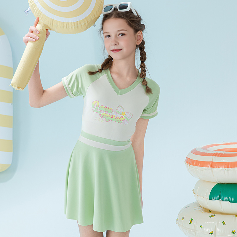 2025 nuevo traje de baño para niños, falda de una pieza deportiva a juego de colores para niñas de moda, traje de baño conservador con almohadilla para el pecho