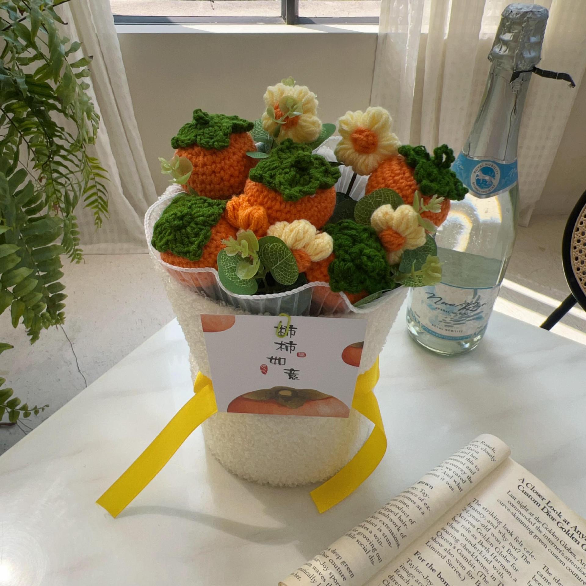 Regalo del día de la madre Ramo de fruta de fresa de lana tejida a mano Regalo de cumpleaños para niñas Flor de graduación de girasol