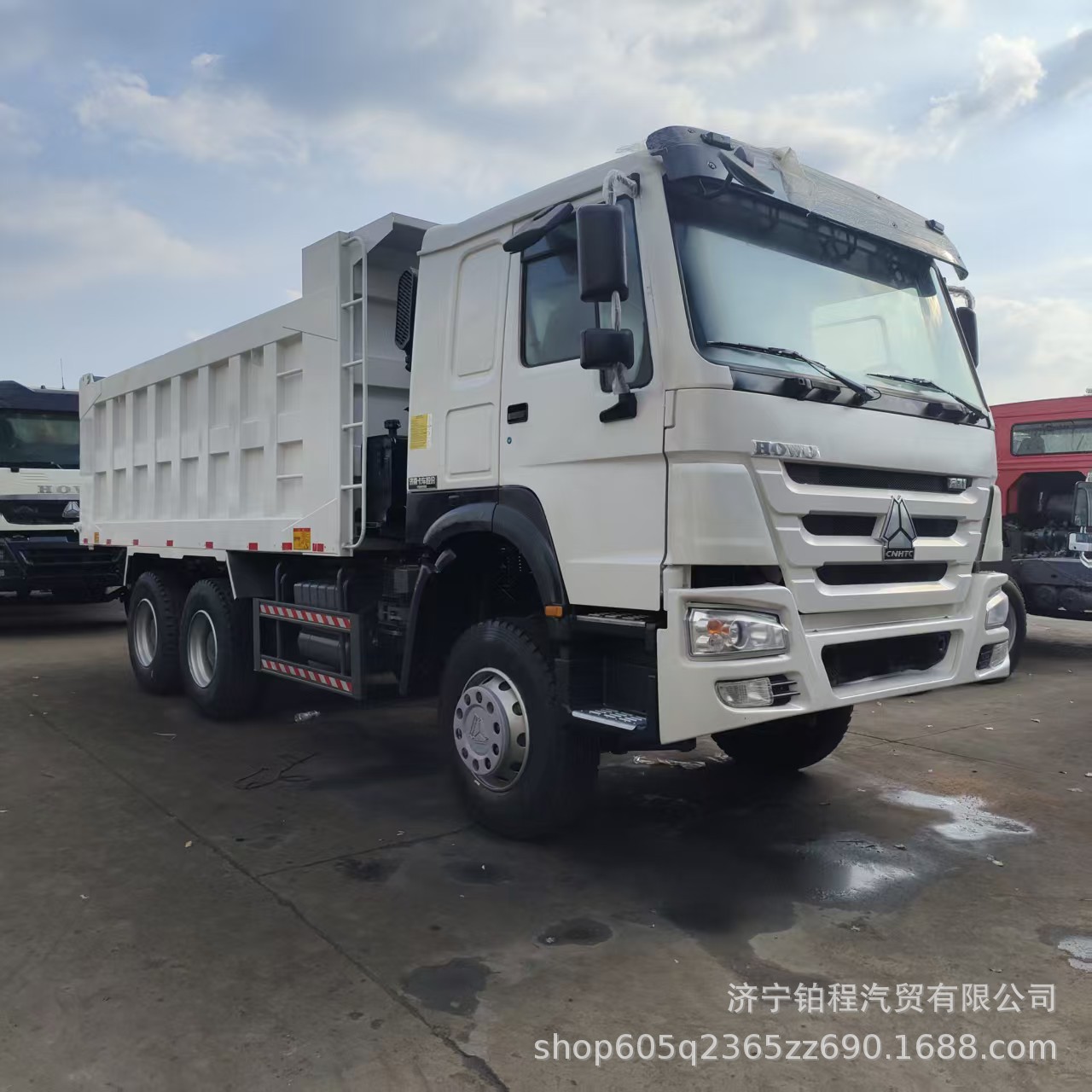 Export to Africa for cross-border sales of used HOWO dump trucks, heavy-duty dump trucks, with left and right steering options available