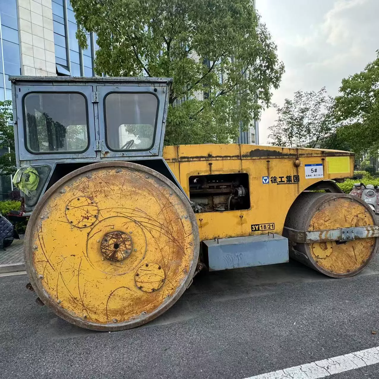 Продается дорожный каток XCMG 3Y18/21 по низкой цене, оборудование для уплотнения дорожного покрытия, доступен для доставки, прямые продажи в Шанхае.
