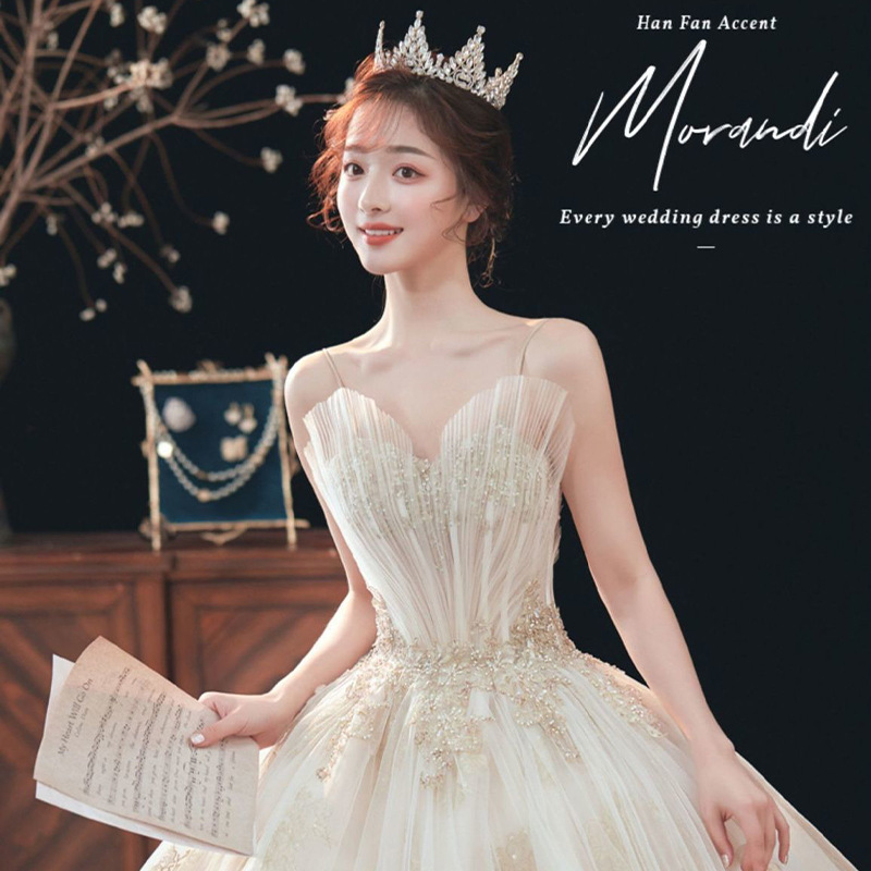 Vestido de novia estilo francés con corte de concha, nuevo modelo 2026, elegante estilo bosque para socialité, novia súper mágica, vestido de ensueño sin tirantes con cola para salir. image 3