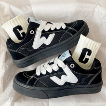 新款韩版学院风情侣帆布面包鞋女小众厚底百搭运动休闲男女滑板鞋