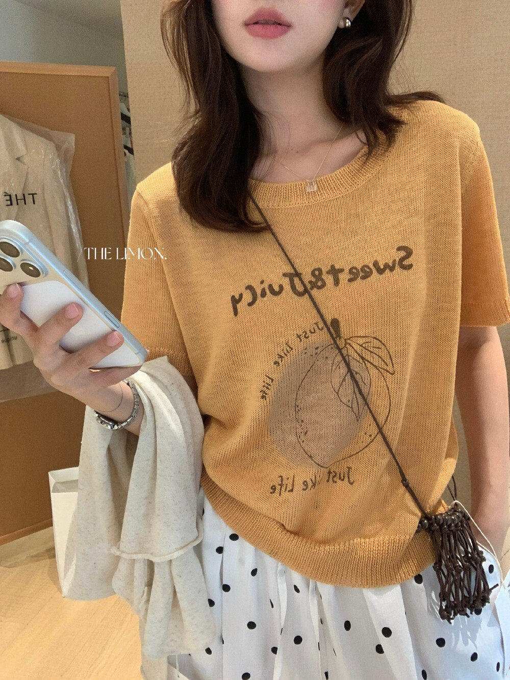 Áo thun nữ cổ tròn tay ngắn họa tiết trái cây chất liệu bamboo linen — màu đen, trắng ngà, màu cam, màu xám chi tiết 25