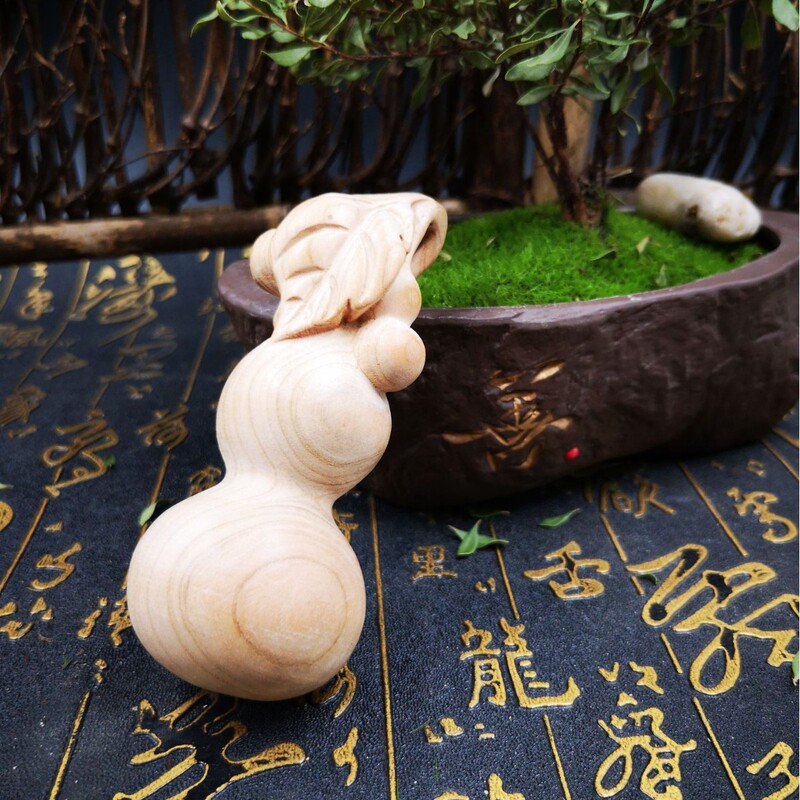 桃木彫刻十二生肖の手の工芸品は桃木の手の木の観光地区の観光工芸品を並べます。|undefined