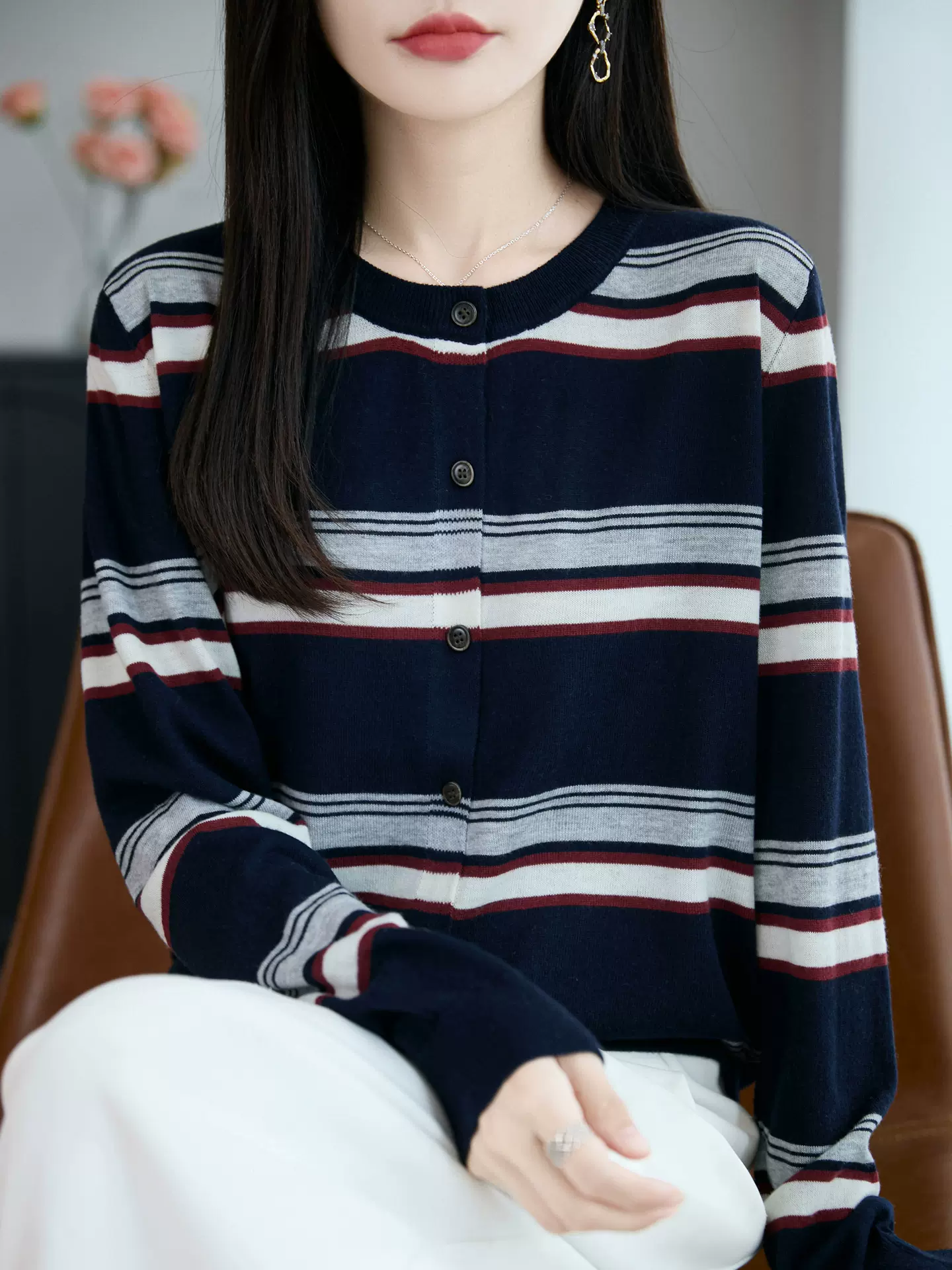 初秋穿搭女撞色别致韩系短款毛衣外套气质圆领条纹针织开衫