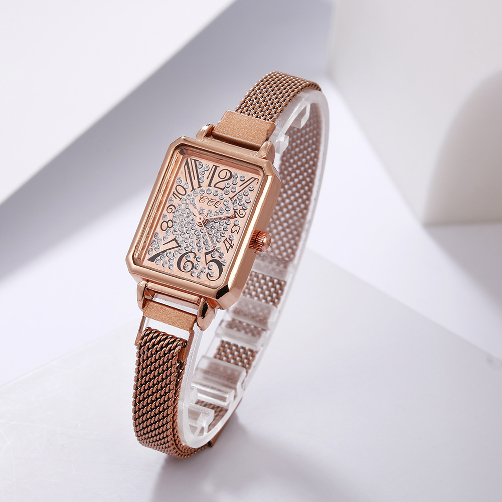 2024 nuovo quadrante digitale Time Square popolare su Internet, fibbia magnetica alla moda con cinturino a maglia fine da donna_voghion.com