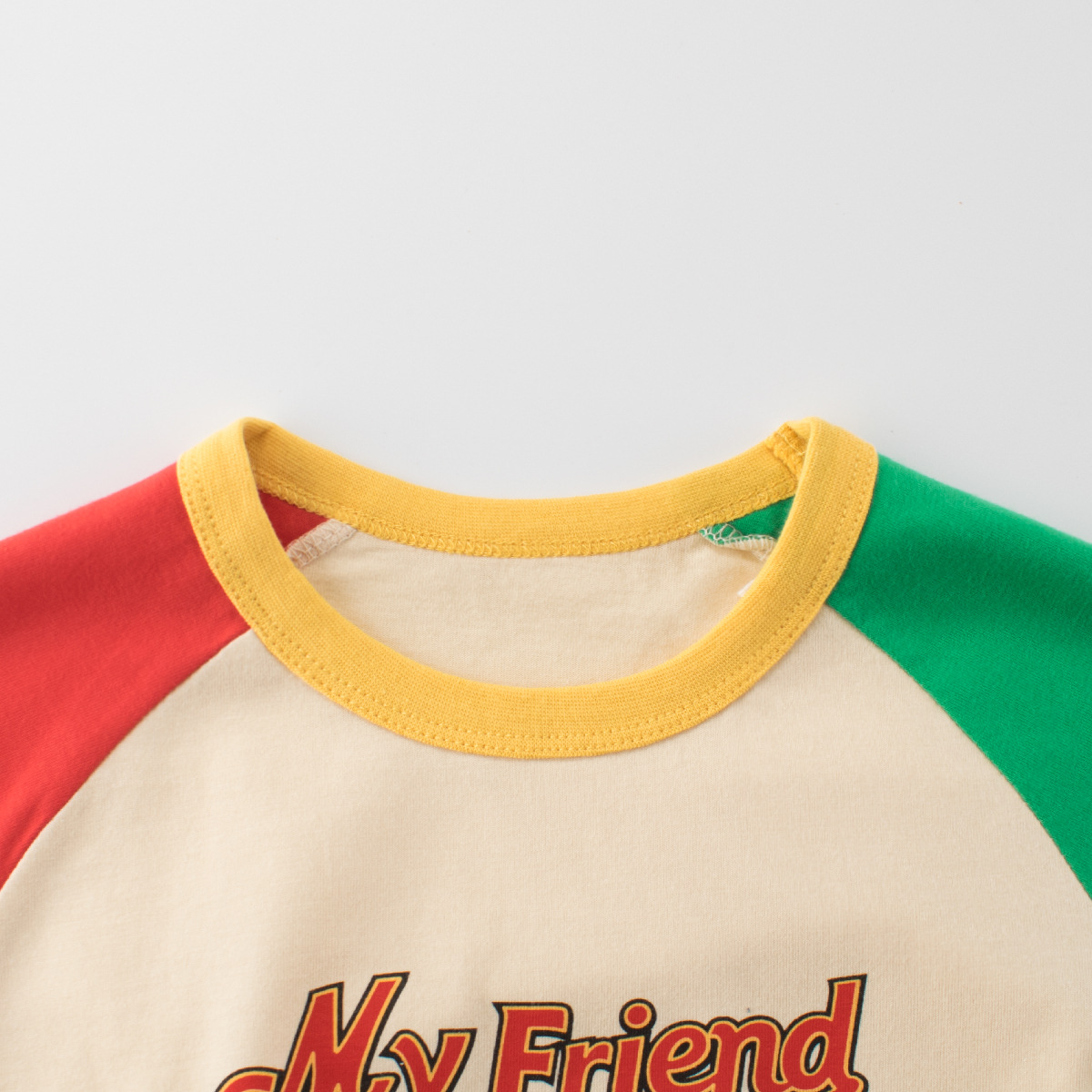 Marca de moda ropa para niños verano camiseta de manga corta para niños 2025 nuevos tops estampados para niños pequeños y medianos ropa para bebés al por mayor