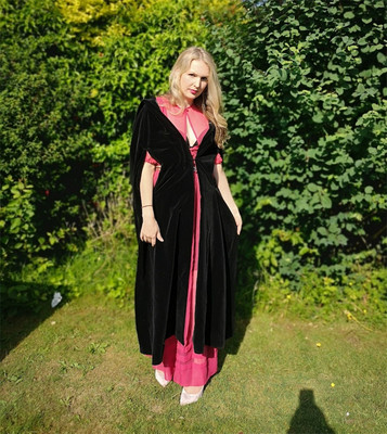 欧美中世纪巫师披风女巫斗篷漏手黑色万圣节风衣小腿长度金丝绒**|ru