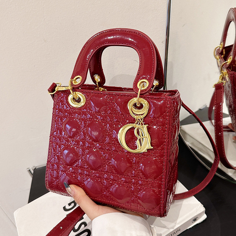 2026 New Model Sheepskin Pattern Lady Diana Bag, High-End Versatile Fashion Trendy Commuter Shoulder Crossbody Handbag for Women 2026 New Model Sheepskin Pattern Lady Diana Bag, High-End Versatile Fashion Trendy Commuter Shoulder Crossbody Handbag for Women
