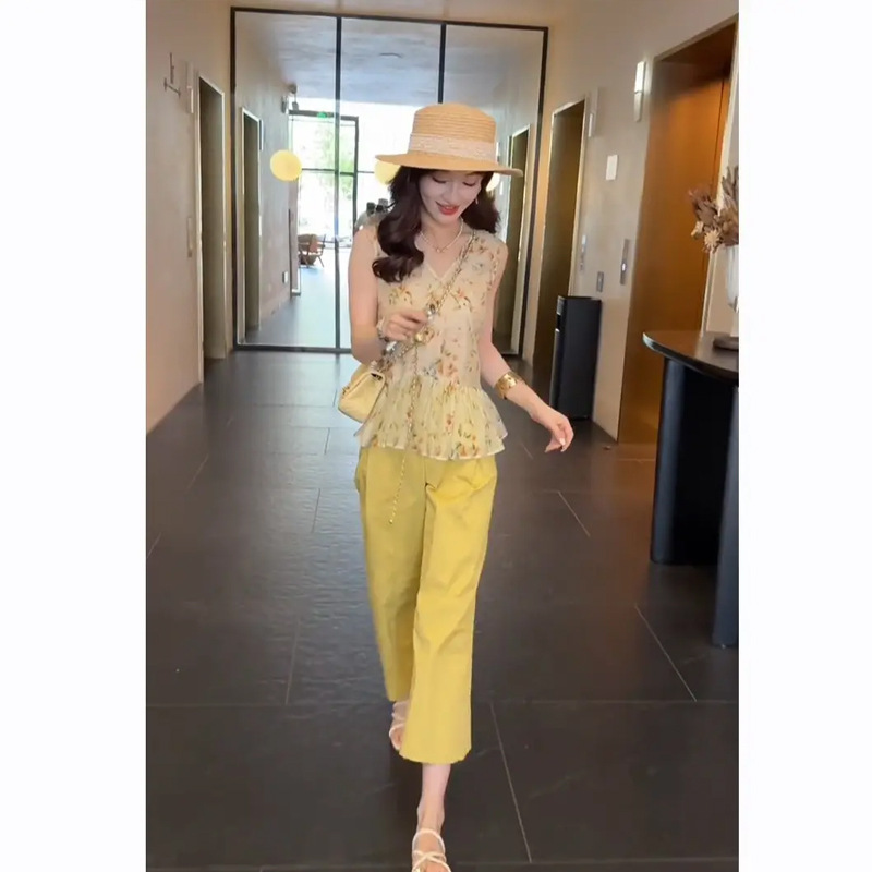 套装夏女2025新款洋气减龄碎花V领上衣气质百搭高腰休闲裤两件套|undefined