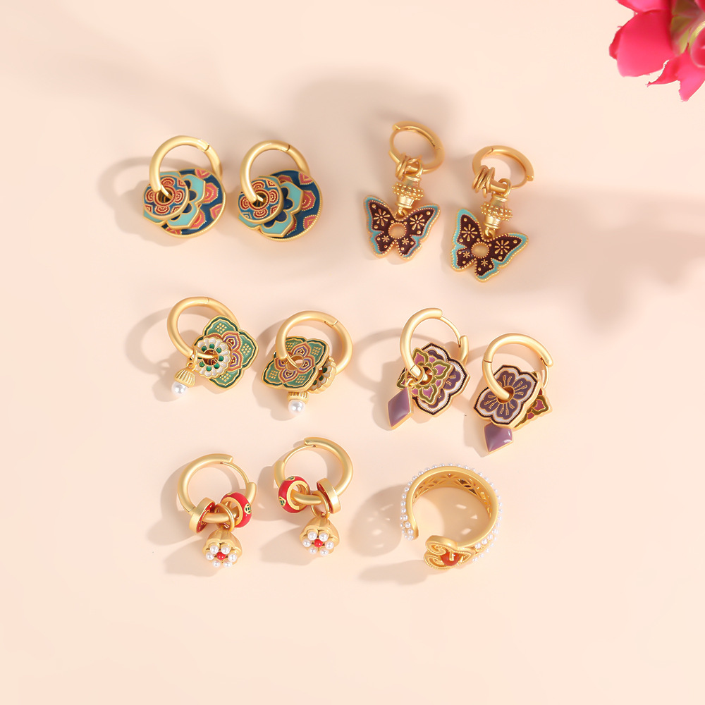 Genuine elegant retro earrings