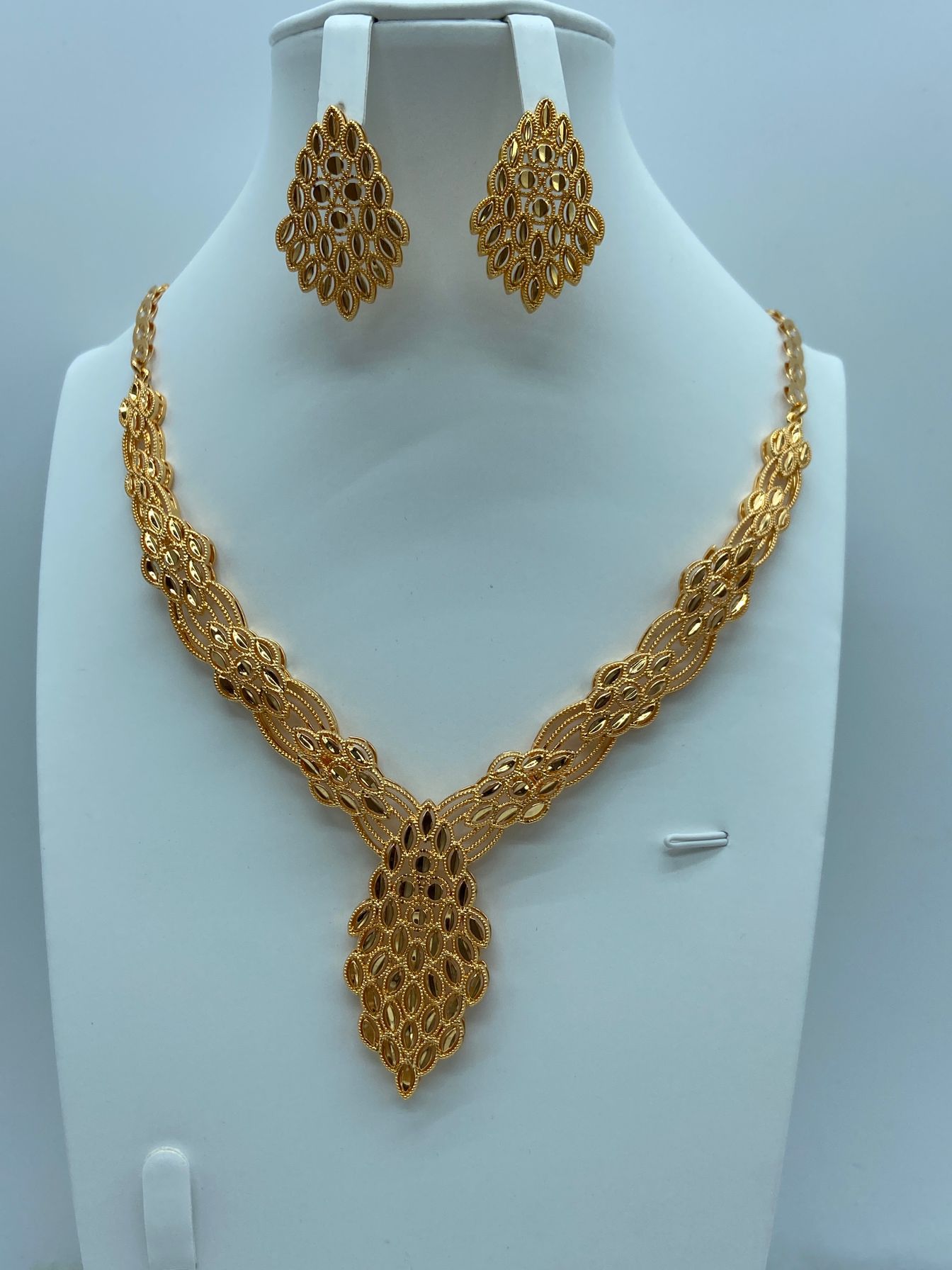 Transfronterizos de moda retro de Oriente Medio conjunto de joyería collar pendientes de boda banquete de bronce de lujo joyería dorada mujer