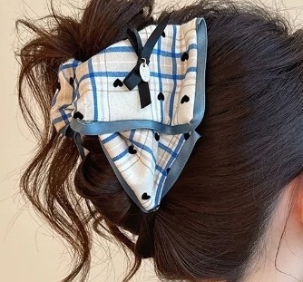 2025年新作チェック柄三角グリッパー、高級フェミニンシャーククリップ、シンプルで万能なヘアピンヘッドドレス|undefined