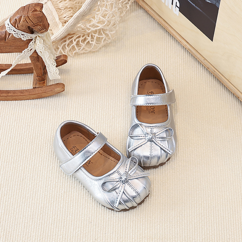 Zapatos casuales de moda de niñas versátiles 2026 verano nuevos zapatos de arco para niños zapatos de Lefour pequeños zapatos de cuero suaves fragrantes image 5