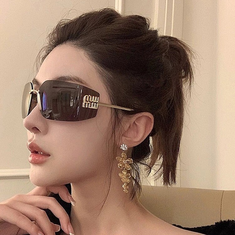 Zhang Yuanying 2025 New Arrival Frameless Curved Sunglasses Women's Y2K Light Luxury Fashion Tea High-end Sunglasses