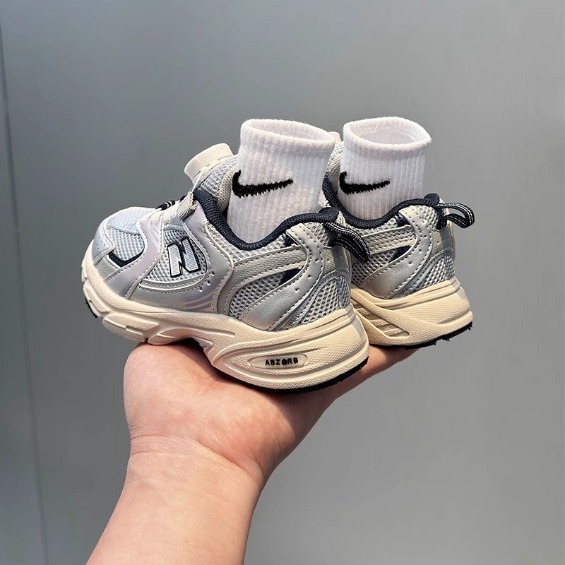 2025 秋の新ファッション男の子スポーツシューズ回転バックル女の子の靴子供のランニングシューズお父さん靴ダブルネット|undefined