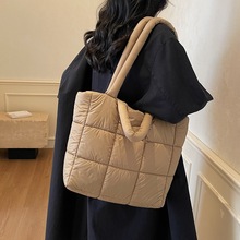 新款羽绒包女大容量托特包休闲九宫格子棉服包尼龙布手提单肩包