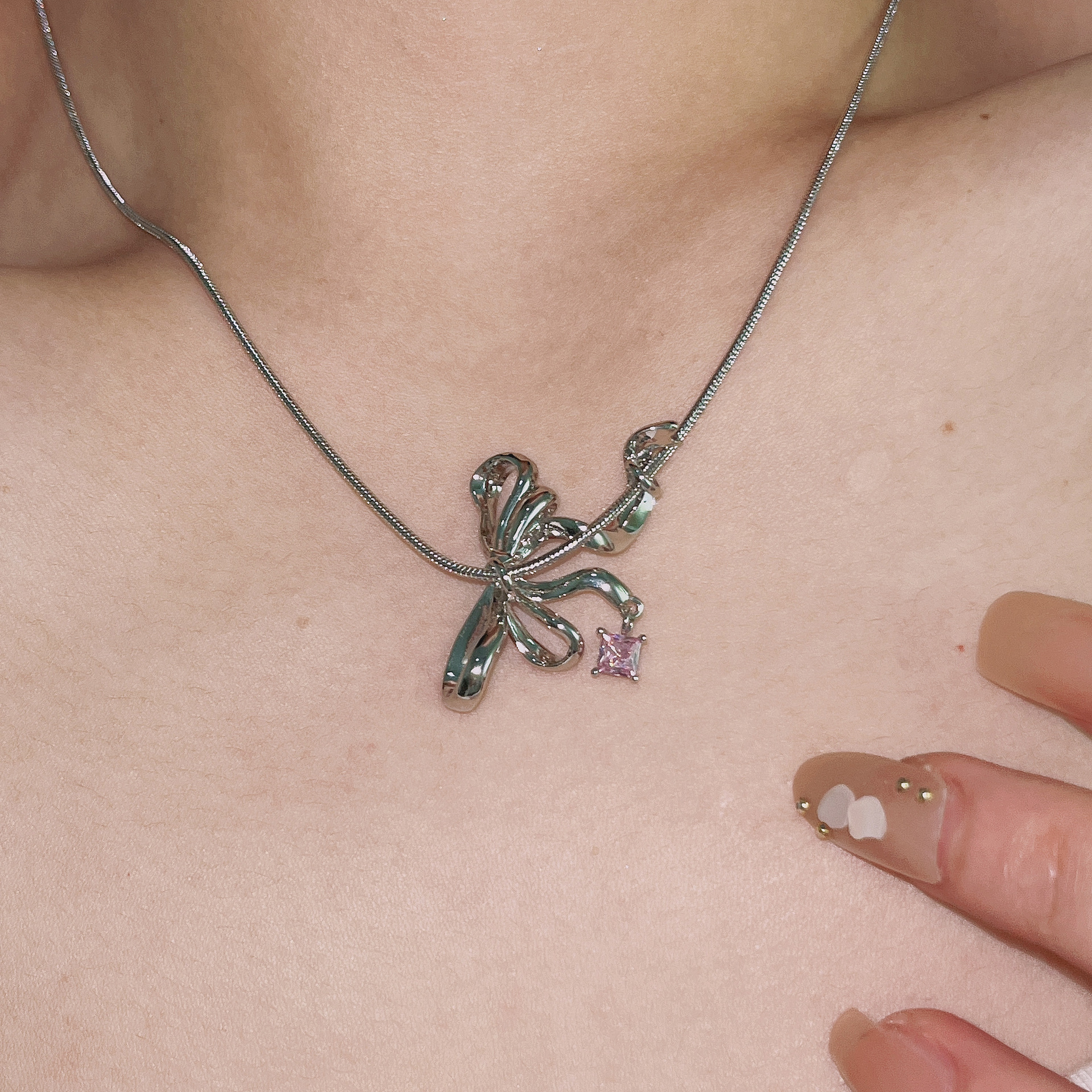 Fashion Bow Knot Alloy Inlay Zircon Necklace