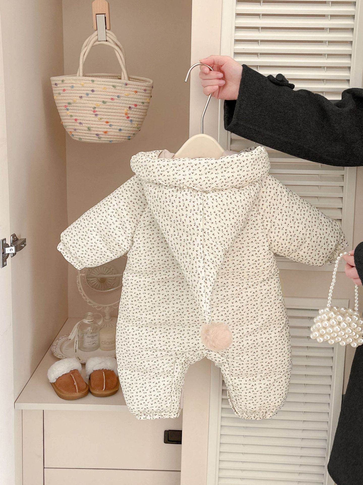 Ropa de bebé recién nacido, algodón intercalado grueso y cálido, camiseta de pluma de algodón, invierno, ropa de salida de flores extranjeras para bebés