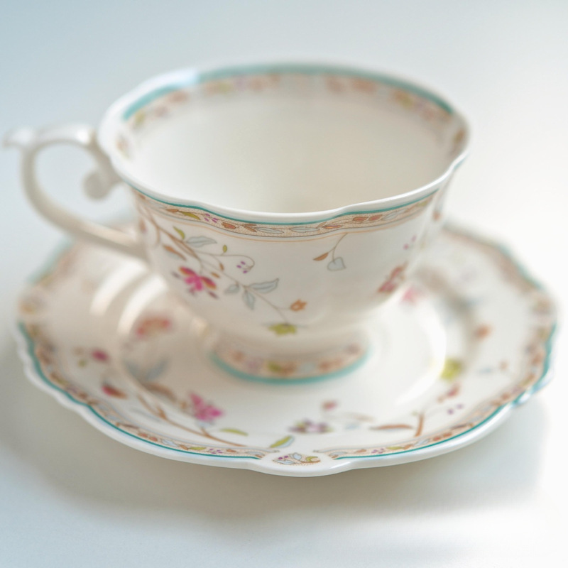 Jingdezhen Retro Coffee Cup Set European Style Small Luxury Ceramic Cup Creative Pastoral Afternoon Tea Set Flower Tea Cup and Saucer