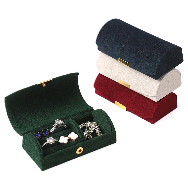 Ventas transfronterizas calientes explosivas portátiles arco delicado perlas vello buckle de oro anillo pendiente collar pequeña caja de almacenamiento de joyas
