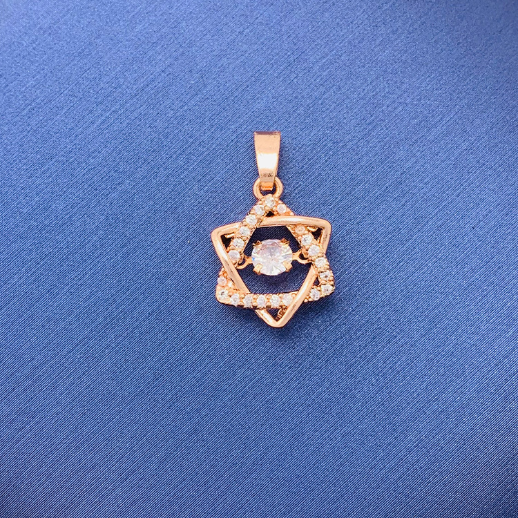 百種類のペンダントは心のままにファッションの経典を配合します。カップルの美しいペンダントは親友のアクセサリーを送ります。