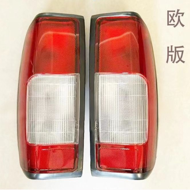Aplicable a Nissan D22 pickup NAVARA luz trasera europea luz de dirección de Oriente Medio luz de niebla luz de freno