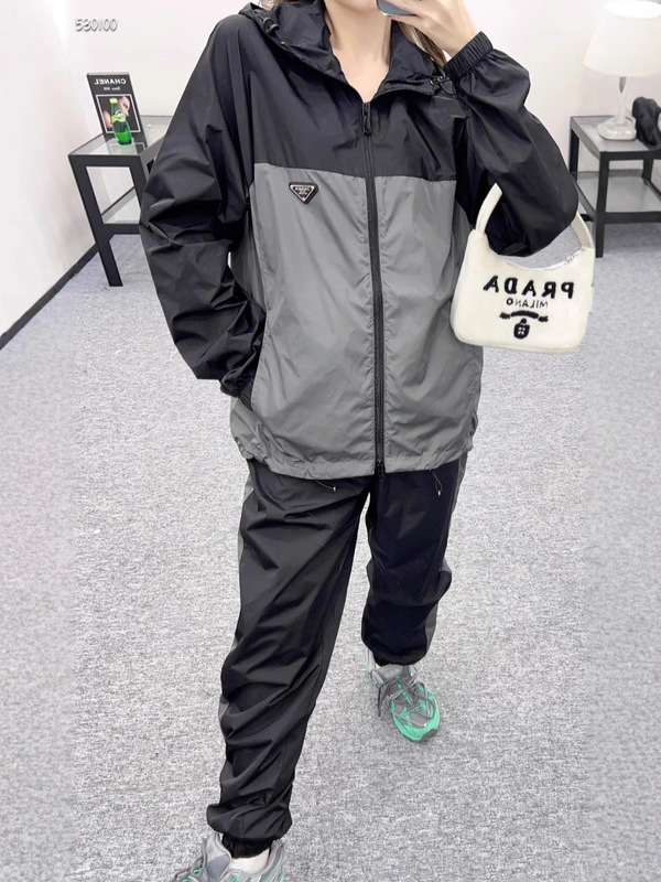 天井品質のトレンディな新しい P ブランドの軽量三角ロゴジャケット、男性と女性のフード付きジャケット|undefined
