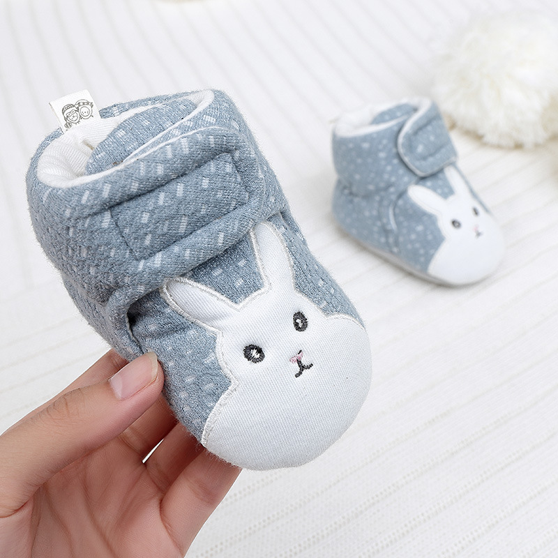 新款春夏宝宝鞋子0-6-12个月婴儿鞋软底刺绣舒适不掉步前布鞋