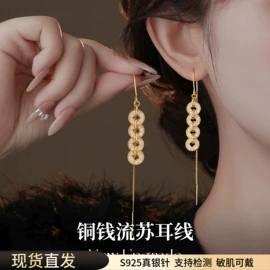 耳钉;耳环;项链