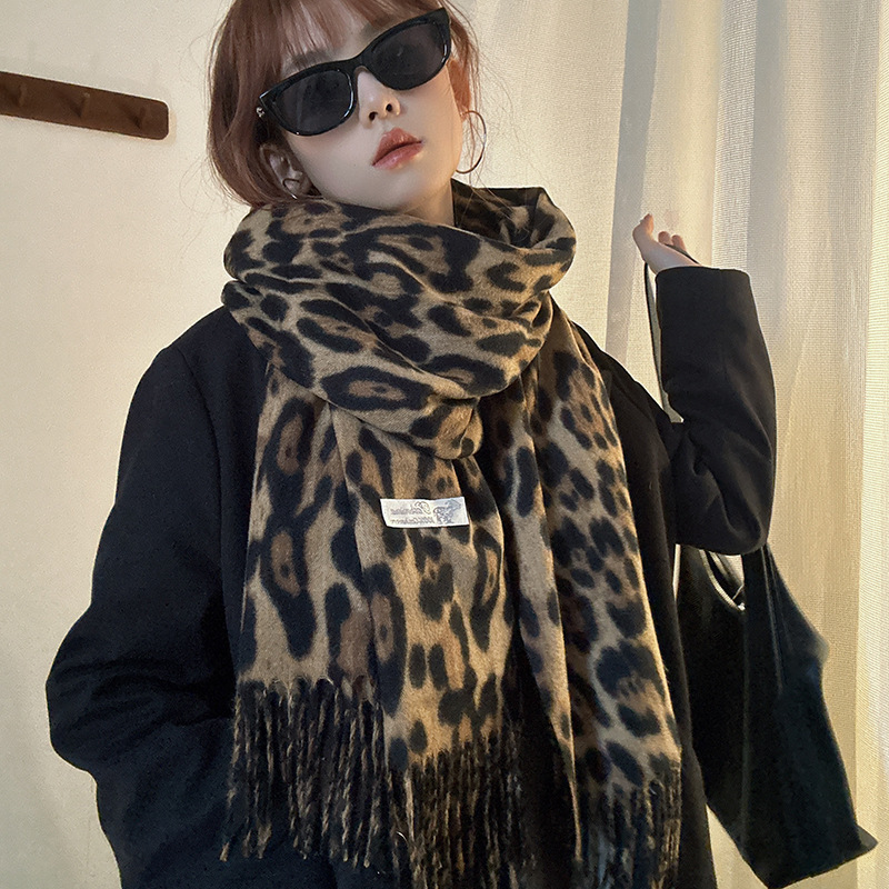 Leopard Print European and American Retro Warm Scarf Trendy Versatile Neck Warmer Autumn and Winter Shawl 2025 Women Factory Store Fashion Trend