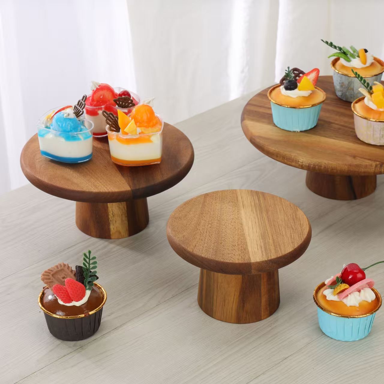 Platos de madera de pies altos platos de bocadillos bandejas de frutas caseras de bocadillos de pastel de mesa de fiesta mesa de postres