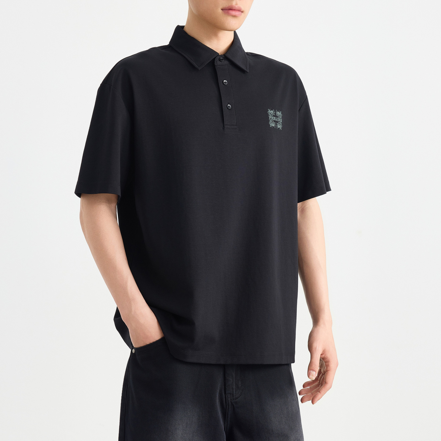 Áo polo nam pique cổ bẻ thêu họa tiết, tay ngắn, chất liệu cotton 220g — đen