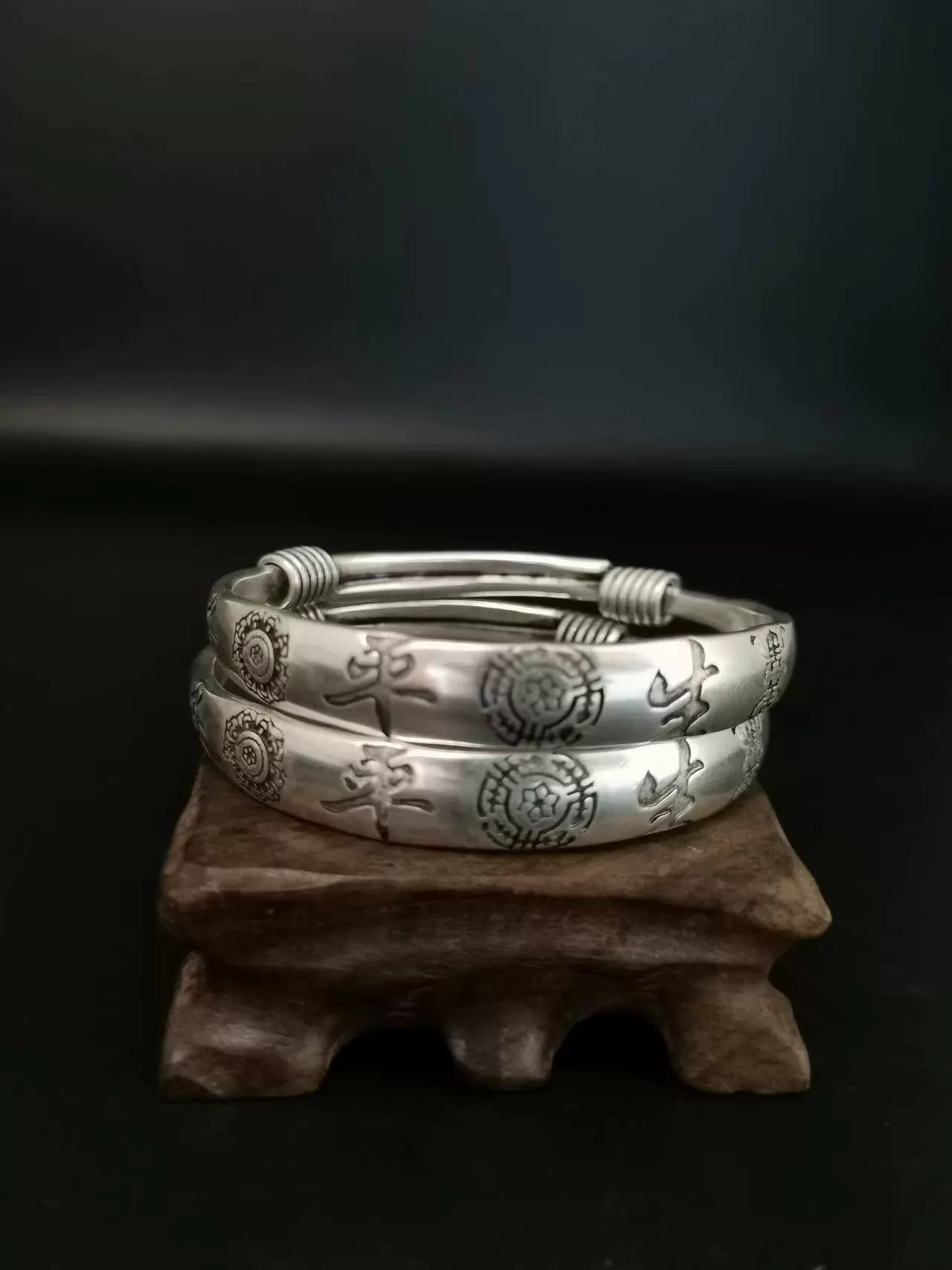 Retro ethnic silver bracelet, vintage Miao/Tibetan style, handcrafted motifs, 40 g