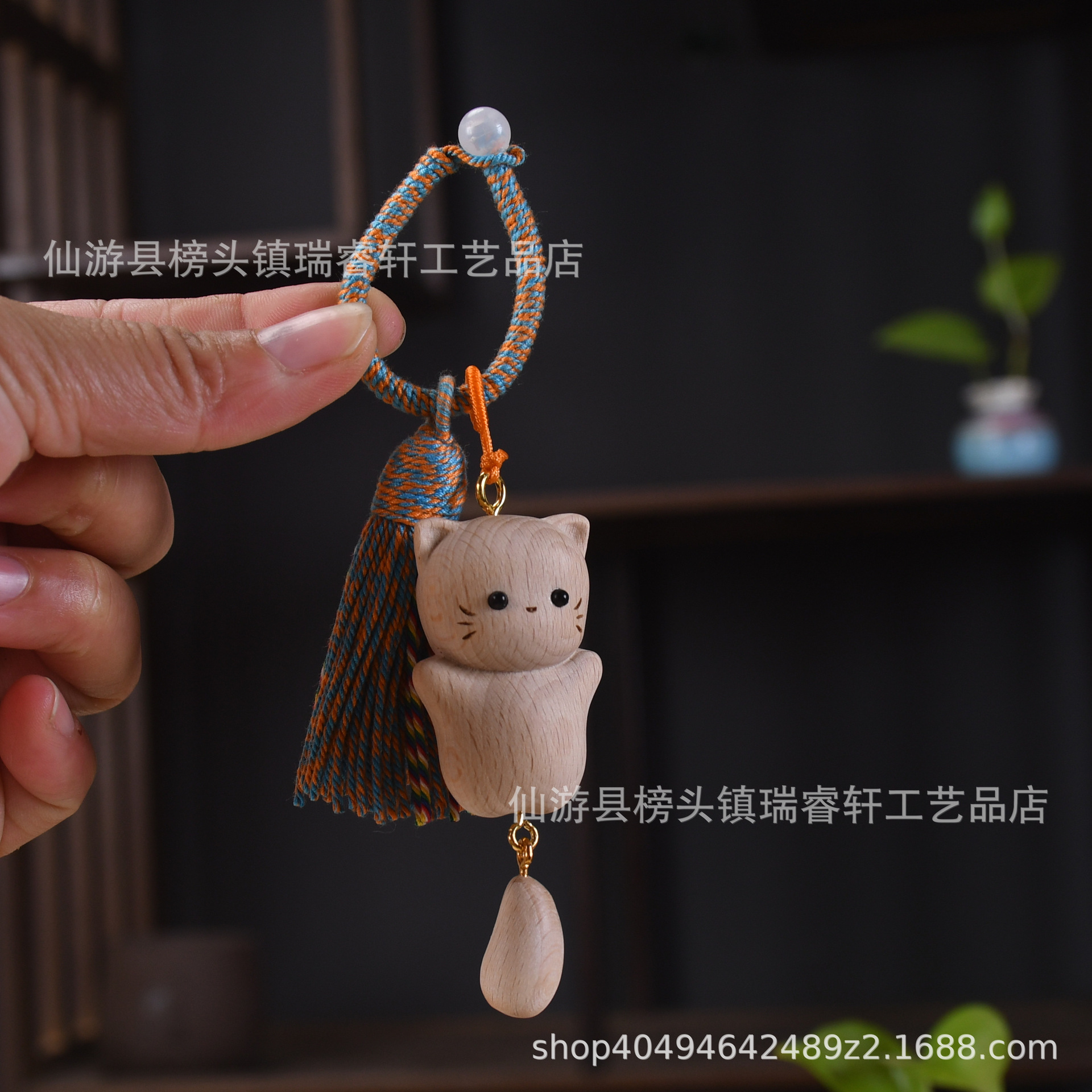 Fabricantes al por mayor de madera de haya, llavero de gato podrido, colgante de bolsa de gato de la suerte, accesorios de manija de dibujos animados, colgante de accesorios