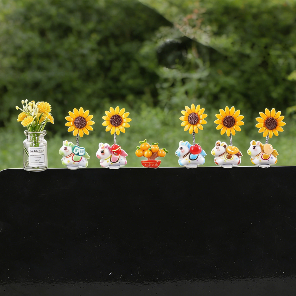 2026 nuevo año del caballo pequeños adornos de automóvil para hacerse rico ponies girasol oscilante decoración de consola central del automóvil