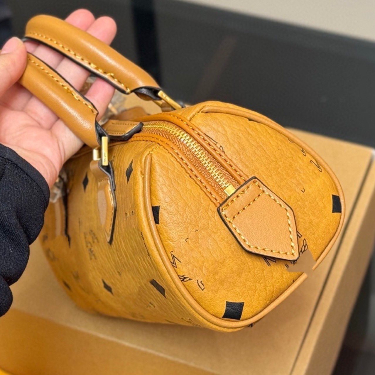 MC Genuine Leather Pillow Bag for Women - Handheld Crossbody Small Exquisite Bag, New Fashion Versatile Single Shoulder Boston Pillow Bag - Thumbnail 3