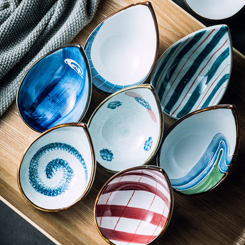 Japanese-style ceramic snack plates, sushi plates, seasoning plates, creative hot pot small bowls, dish plates, and shaped soy sauce plates