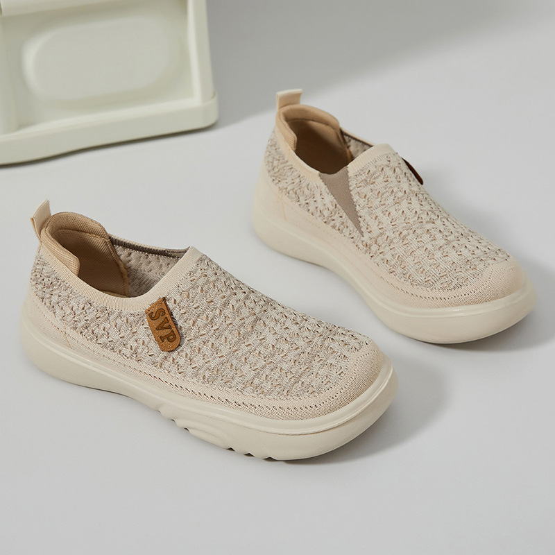 Zapatos de mujer con suela suave no cansen los pies, nuevos zapatos de tela de verano de Beijing viejos zapatos de madres de mediana edad y zapatos casuales. image 3
