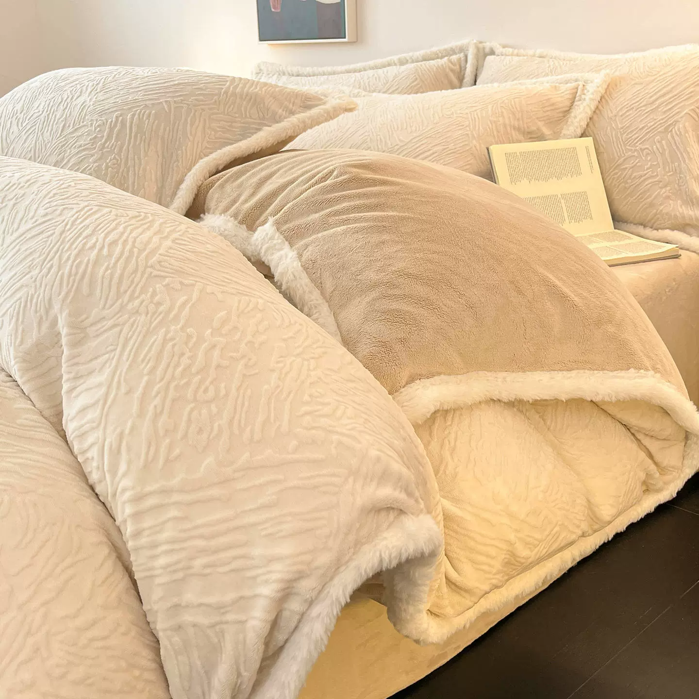 A类雕花牛奶绒四件套2025新款冬季加厚高级感被套珊瑚绒床笠床品3