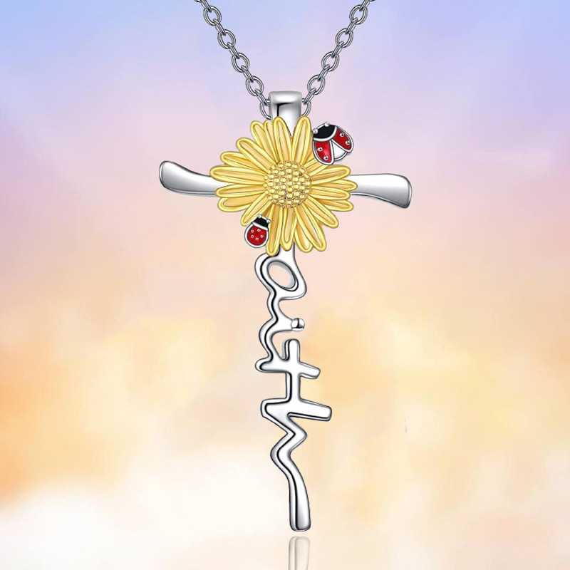 Collier pendentif croix tournesol coccinelle pour femme élégant_voghion.com