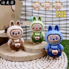 創意的な京劇は顔を変えて表情を変えます。